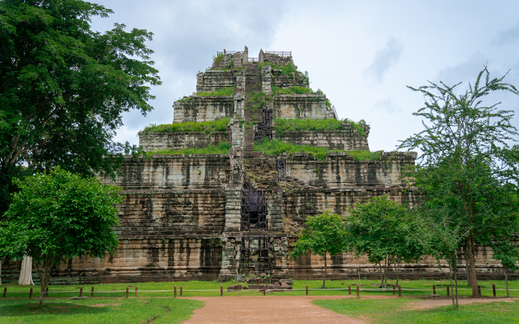 Koh Ker Group Tour