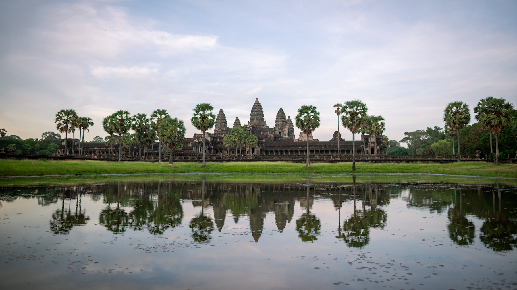 Angkor Wat Sunrise & Small Circuit Tour