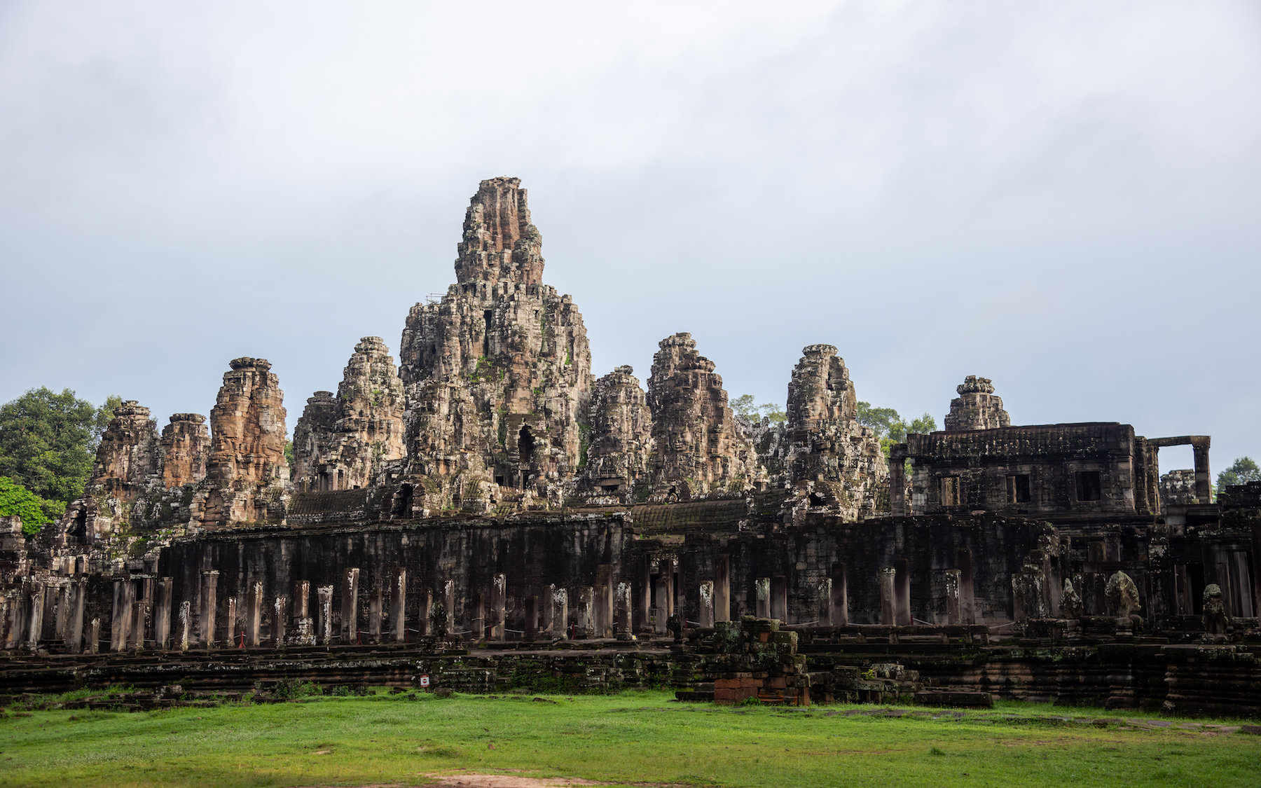 Beng Mealea & Banteay Srei Tour